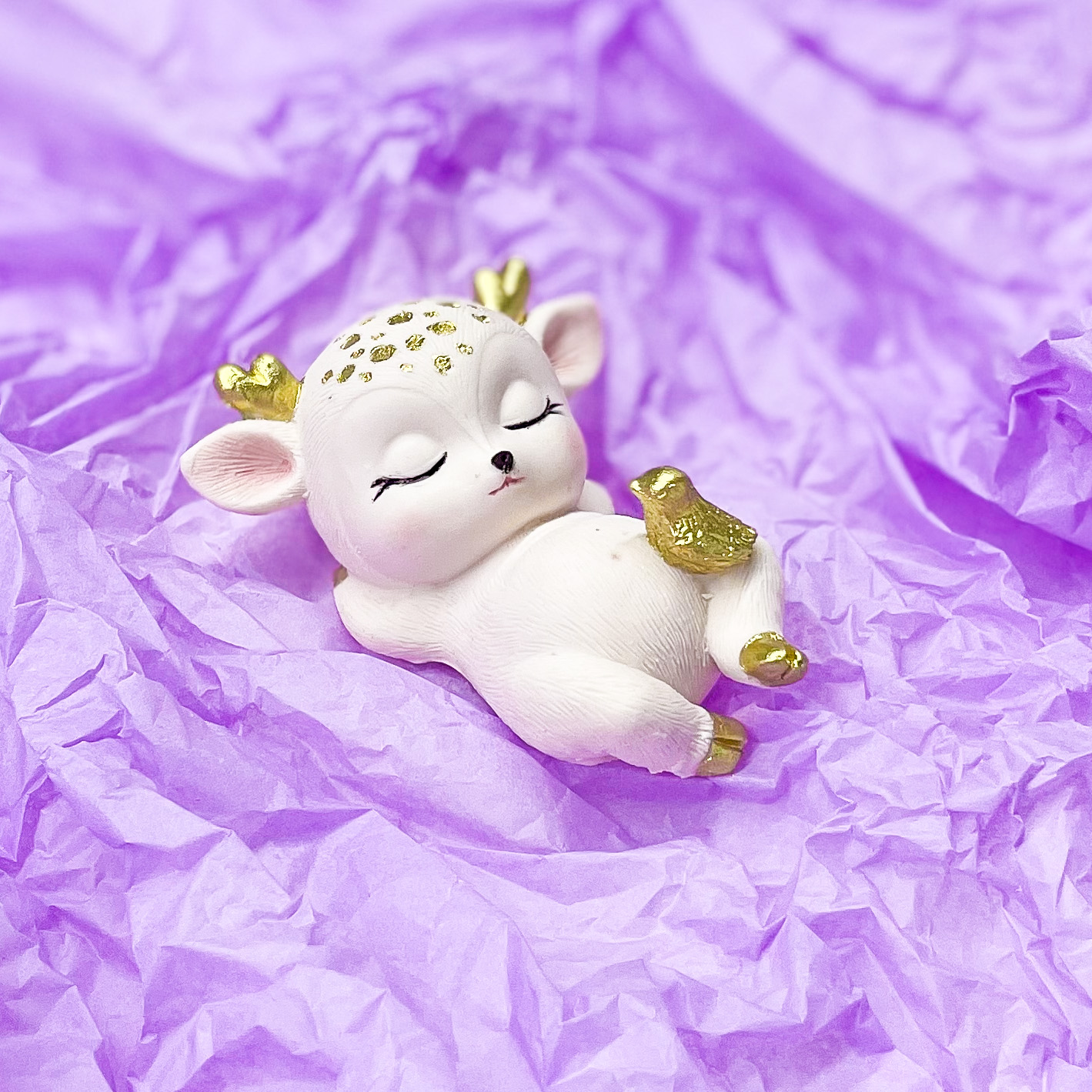 Фигура из шоколадной глазури "Олененок с птичкой"