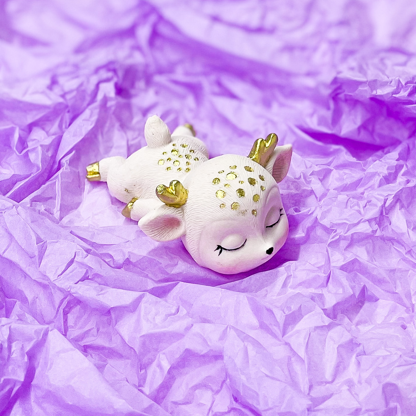 Фигура из шоколадной глазури "Олененок на пузике"