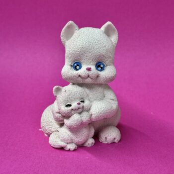 Фигура из шоколадной глазури "Кошечка с котенком"