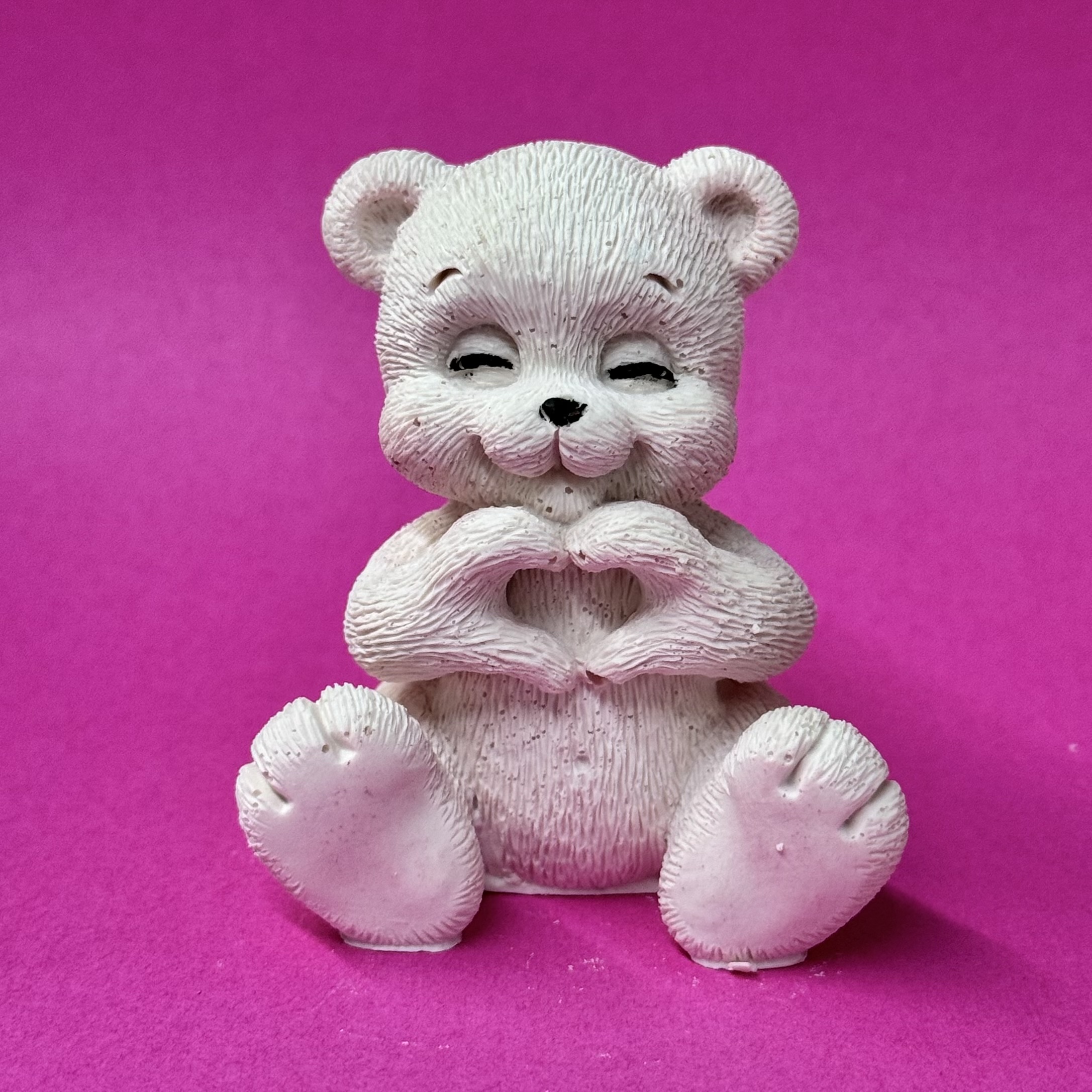 Фигура из шоколадной глазури "Мишка с сердцем"