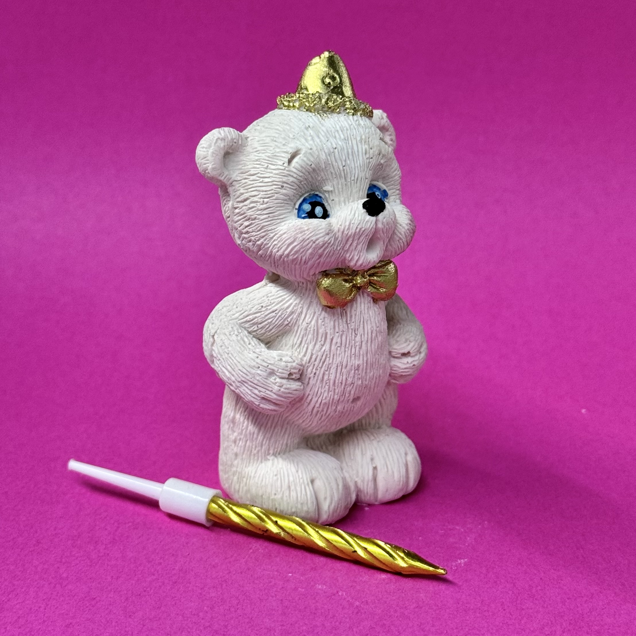 Фигура из шоколадной глазури "Мишка задувает свечу"