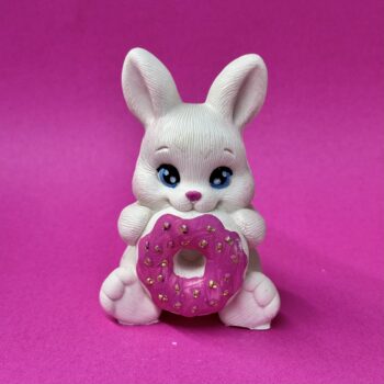 Фигура из шоколадной глазури "Зайка с пончиком"